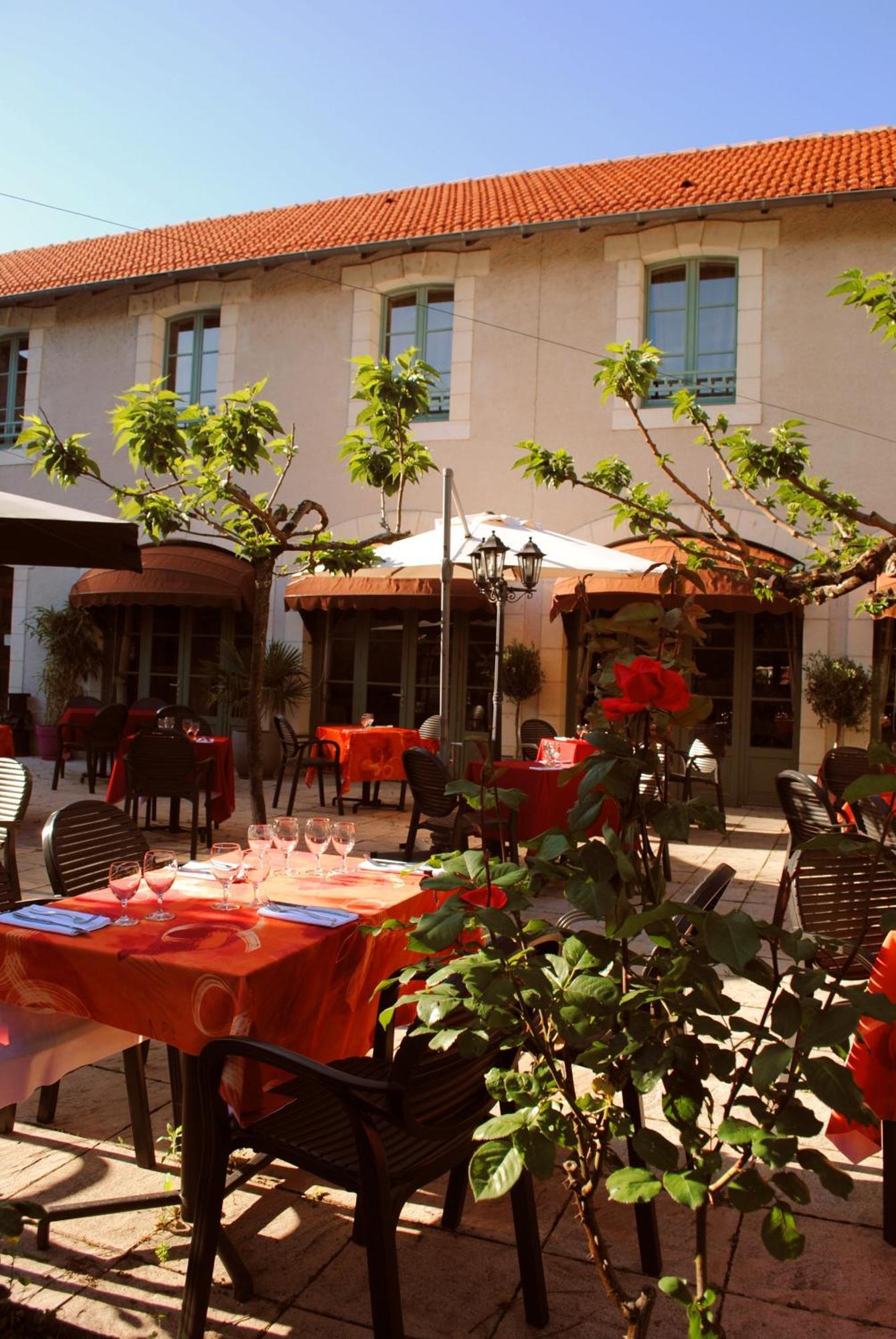 Logis Hostellerie Du Perigord Vert Brantome Bagian luar foto