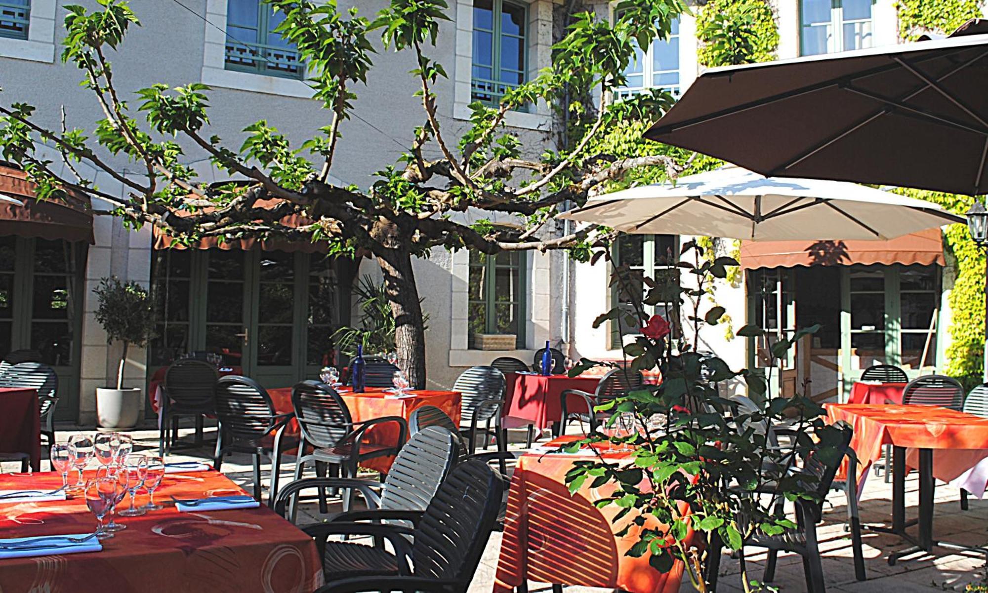 Logis Hostellerie Du Perigord Vert Brantome Bagian luar foto